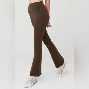Alo Yoga 7/8 High-Waist Bootcut Leggjngs